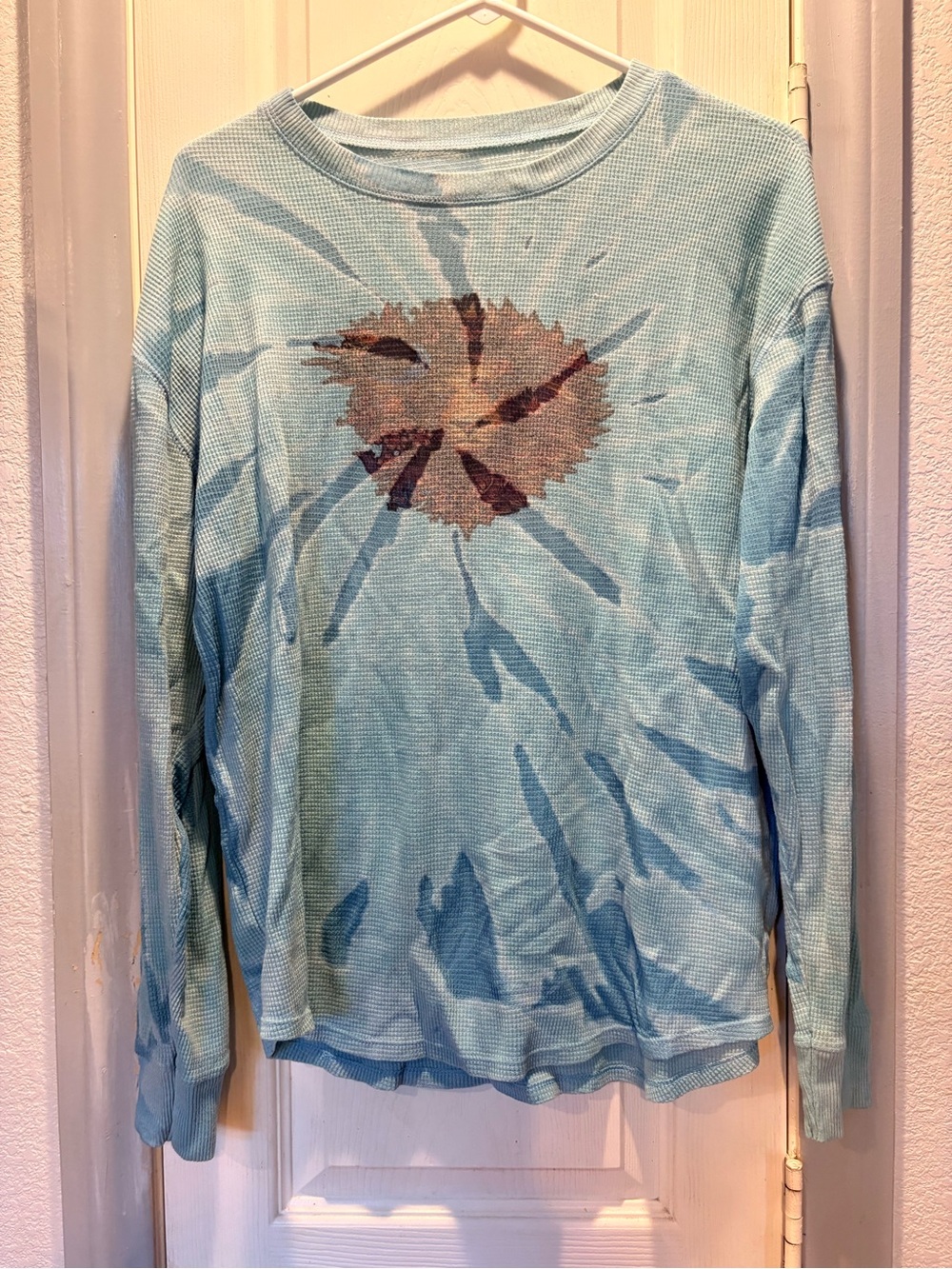 Time and Tru Blue Waffle Knit Long Sleeve Top with Subtle Print
